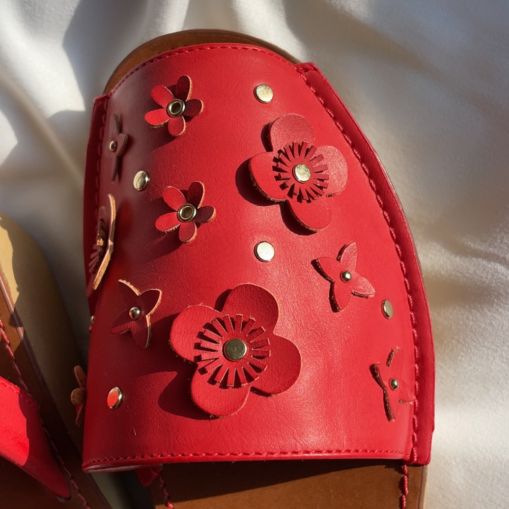Kenneth Cole Reaction floral appliqué Sandle - 8.5